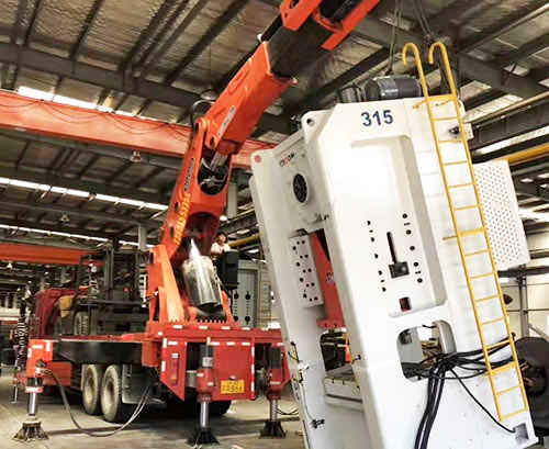 龙华附近随车吊出租，轻松解决运输难题