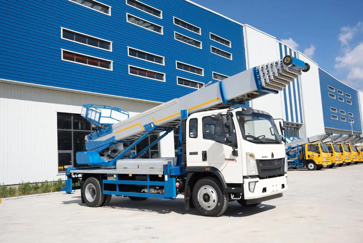 龙华出租云梯车高空作业车 建筑垃圾搬运