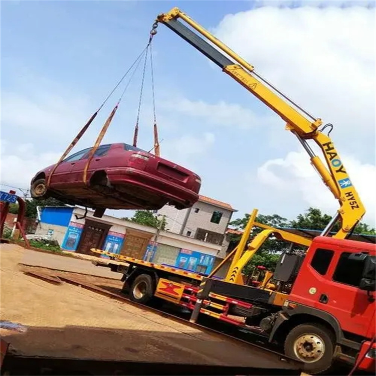 龙华吊车吊汽车的正确方法